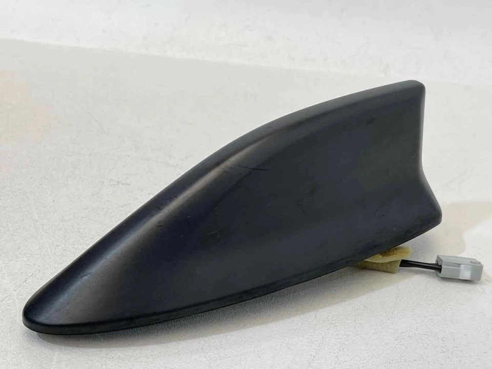 Se adapta a SUBARU LEGACY OUTBACK 2016-2019 radio de techo antena aleta de tiburón negra OEM Foto 2 de 4