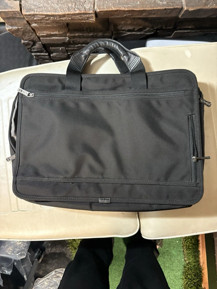Victorinox/Swiss Army 17” Travel Shoulder Bag/Briefcase/Laptop - Image 4 of 4