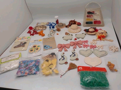 Lot of 40 pieces / pack craft items country, floral theme Wood, Beads, Plastic