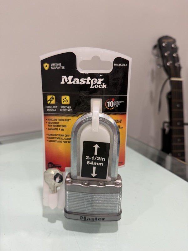 Master Lock M15XKADLJ Magnum Heavy Duty Padlock With 2 Keys 1 Pack