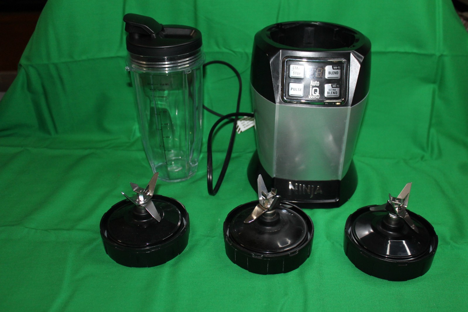 NINJA AUTO iQ BL480D 1000W PERSONAL BLENDER ONE CUP W/TOP & 3 REPLACEMENT BLADES