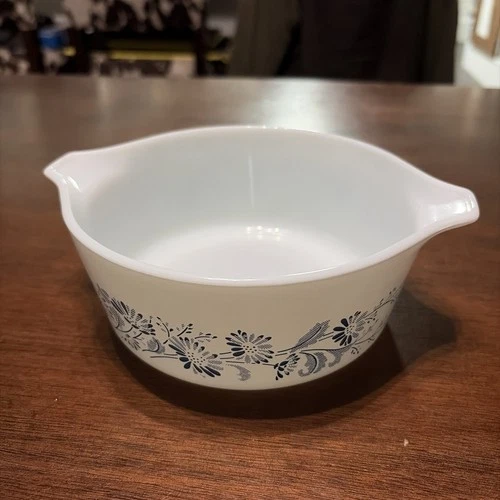 VINTAGE - PYREX COLONIAL MIST  BLUE FLOWERS CASSEROLE DISH 750ML 472- B