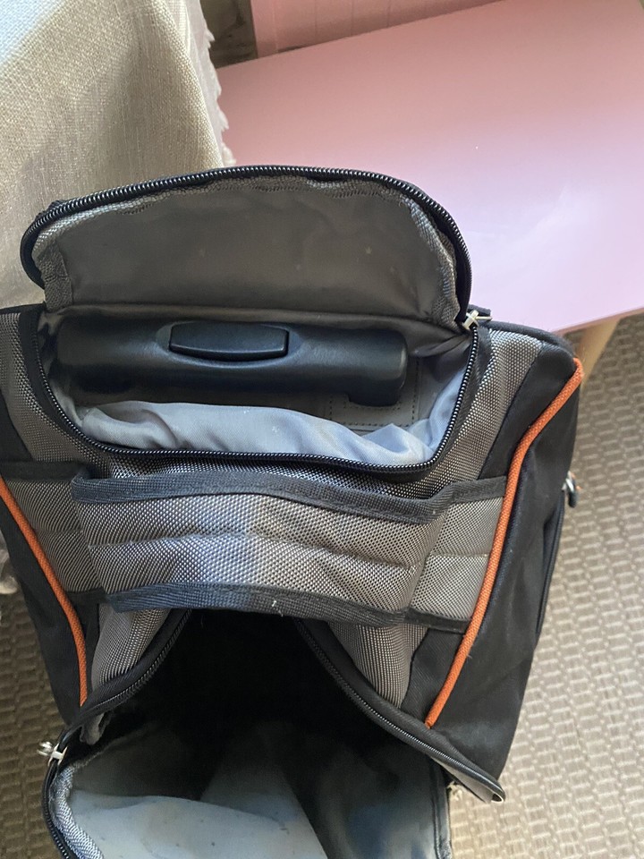 JEEP Duffle Travel Bag Luggage wiht 2 Wheels And Telescoping Handle