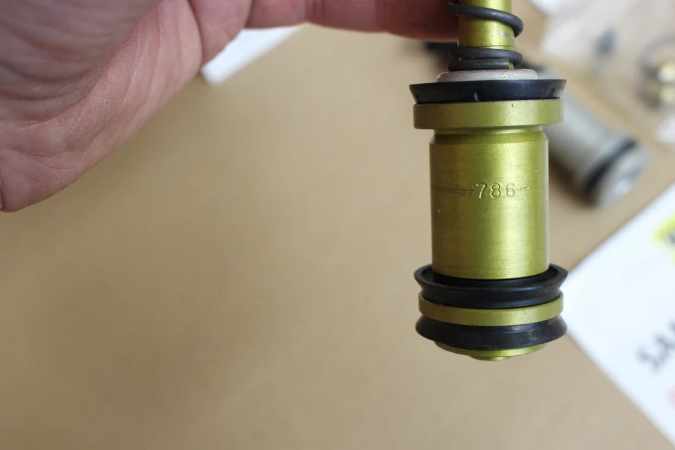 Dodge Truck Van D B 200 1972-1976 - 300 NOS Mopar 3549078 kit de cilindro maestro Foto 4 de 4