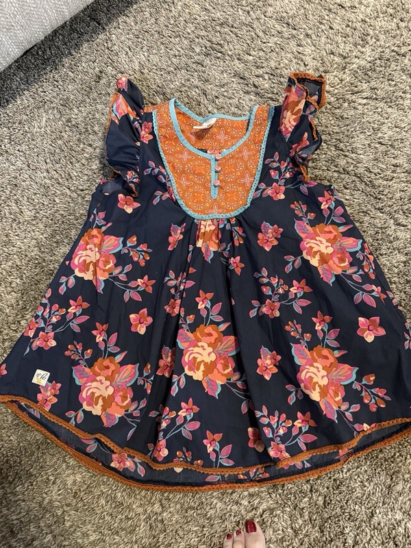Wild flowers Floral Top. Size 12 Girls