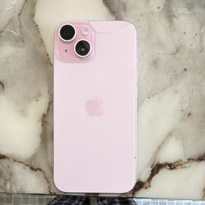 iPhone 15 Pink