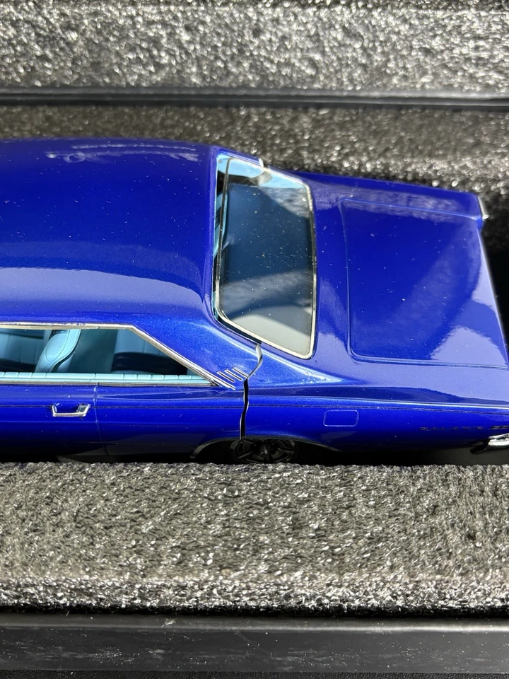 1/24 Automodello 1966 Ford Galaxie 500 7 Litre Blue - READ - BROKEN - Image 3 of 4