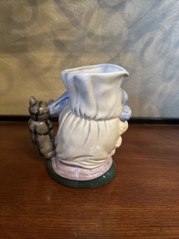 Vintage Royal Doulton 1989 The Cook And Cheshire Cat D 6842 Toby Mug 7.5” C01 - Image 3 of 4