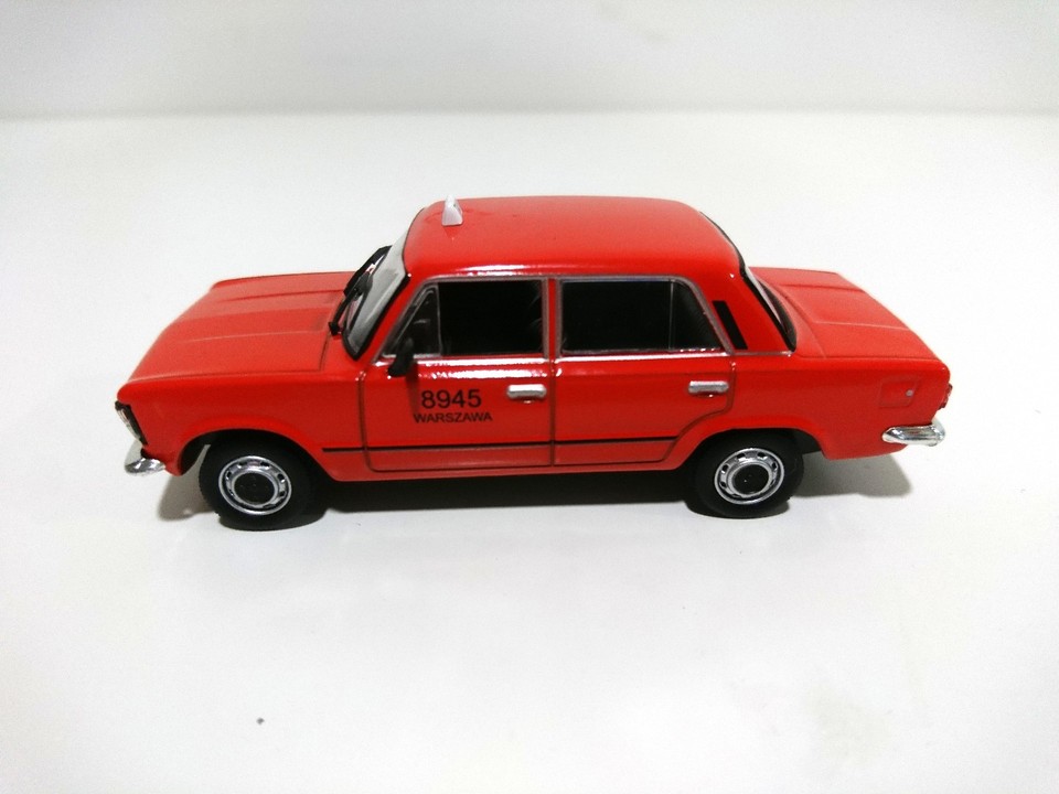 Modèle Réduit Fiat 125P Taxi Varsovie - Échelle 1:43 - Marque IXO/IST - Diecast - Neuf