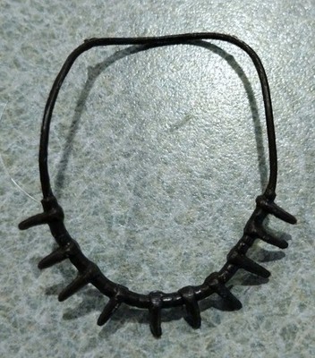 1960's Marx Johnny West Daniel Boone Dark Brown Bear Claw Necklace Thin Style