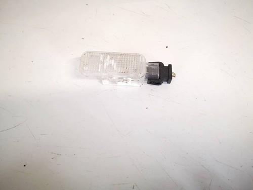 8d0947415 Innenraumleuchte Leseleuchte  Audi Q7 DE2344840-61