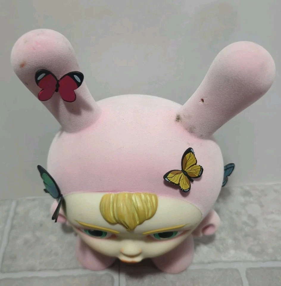 Figura Vinilo Kidrobot Mab Graves Dreamer Dunny Flocado 8 Pulgadas (LE 1000) Rosa Foto 2 de 4