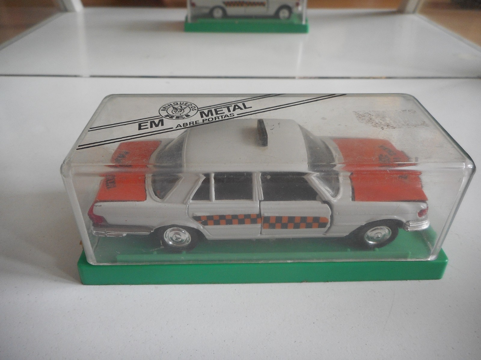 Rei Mercedes 350 SE Radio Taxi in Orange/White on 1:43 in Box Rei Mercedes 350 SE Radio Taxi in Orange/White on 1:43 in Box