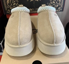 Brand New In Box UGG Tazz Women's Platform Slipper Shoe Size 9W Sand 1122553