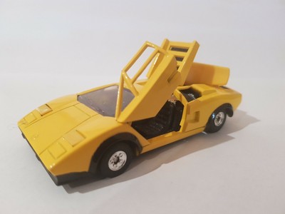 BANDAI EXACT COLLECTION - LAMBORGHINI COUNTACH LP500S [YELLOW] CAR MINT BOX GOOD
