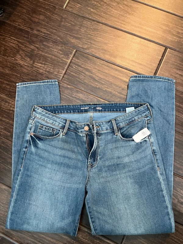 NWT  Women Old Navy Medium Wash  Power Slim Straight Jean size 14