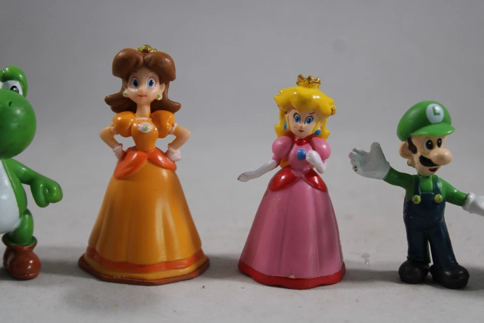 Super Mario Bros Nintendo Figure Lot Banpresto 2007 Luigi Mario Peach Daisy - Image 3 of 4