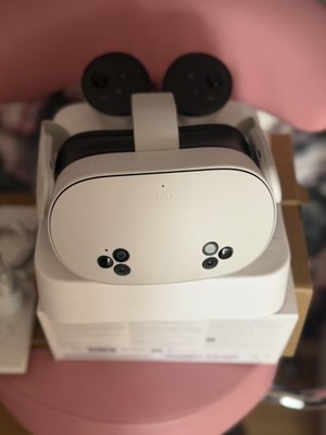 Meta Quest 3S Standalone VR-Headset 128 GB weiß/schwarz mit Controllern