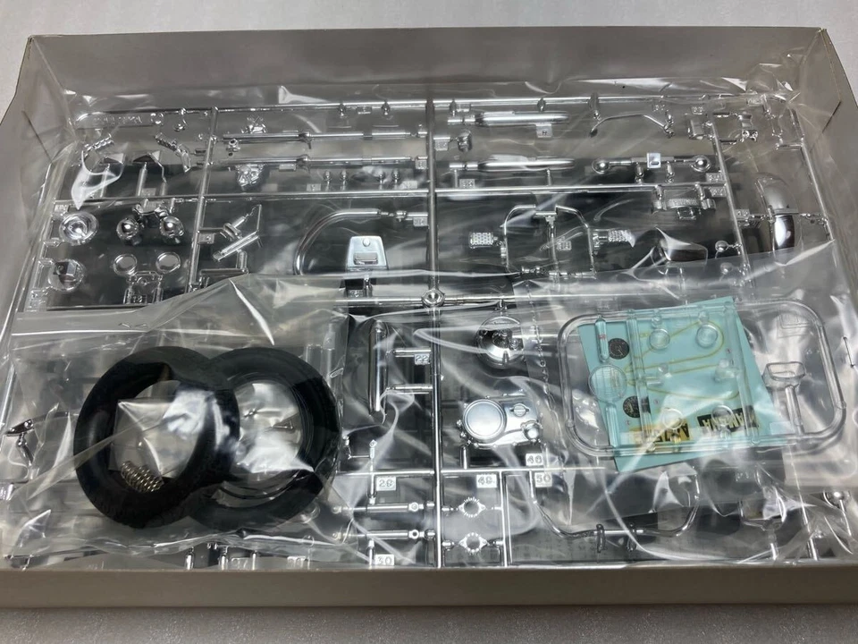 TAMIYA 1/12 Yamaha XV1000 Virago plastica non assemblata el - Immagine 2 di 4