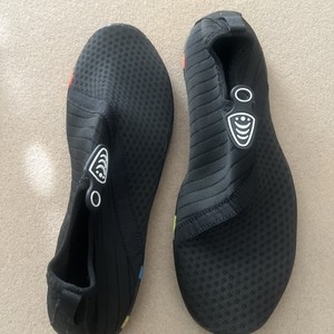 womens Black  slip on shoes Size 6