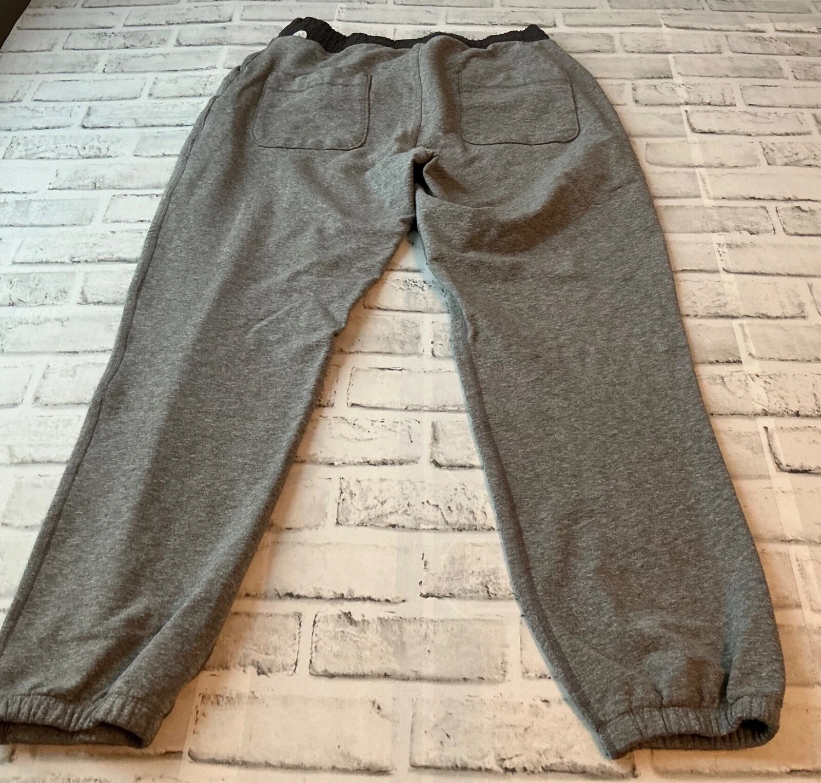 vuori performance jogger pants