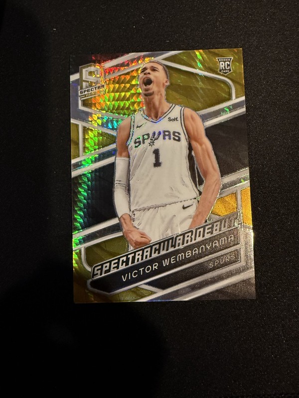 2023-24 Panini Spectra - Spectacular Debut Victor Wembanyama  Gold /10 (RC)