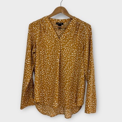 By Design Women s Size Medium Goldenrod Printed V Neck Roll Tab Sleeve Blouse