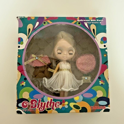 Petite Blythe Hollywood Hills Party Puppe - Neu, Karton leicht beschädigt, se...