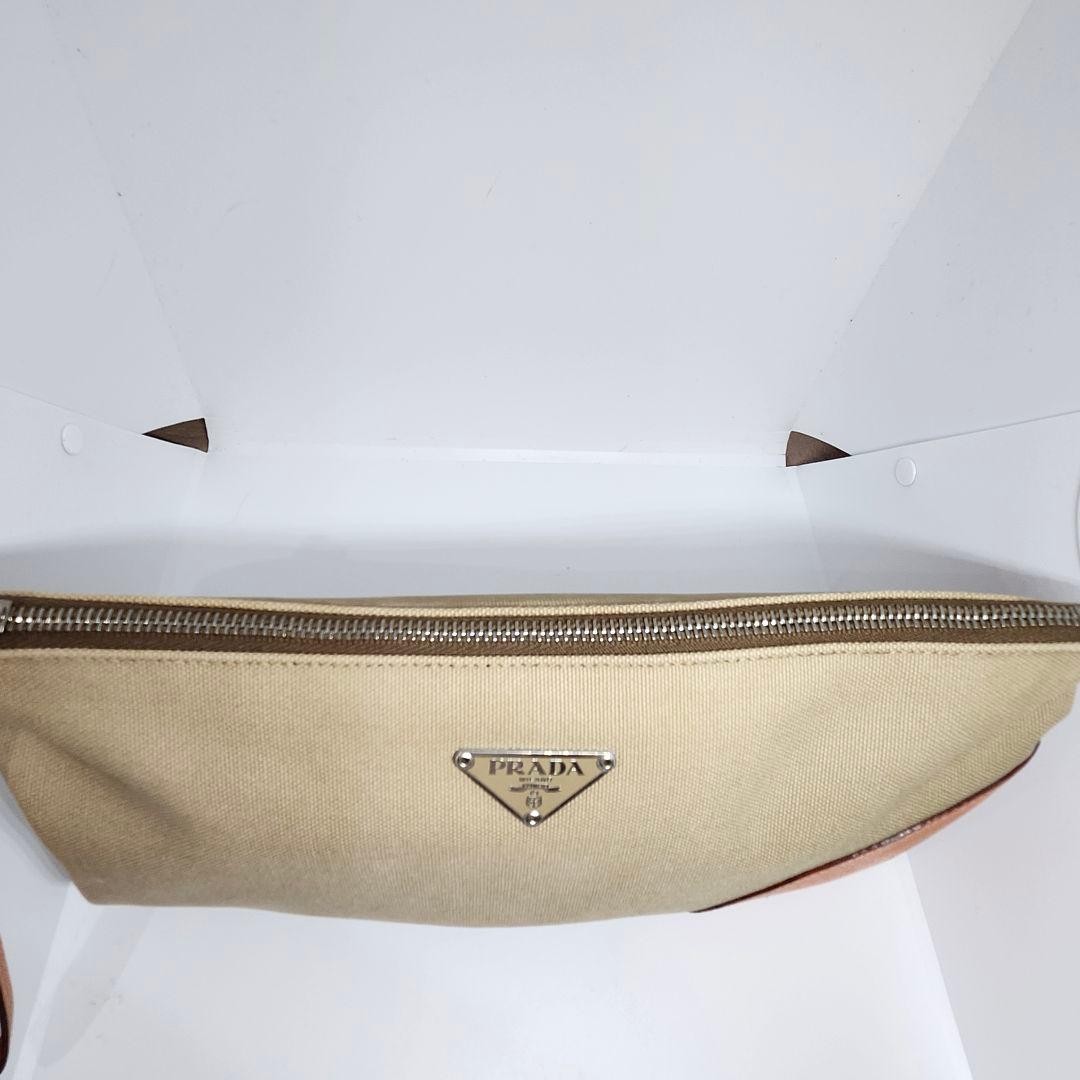 PRADA Beige Leather Triangular Plate Handbag Unis… - image 4