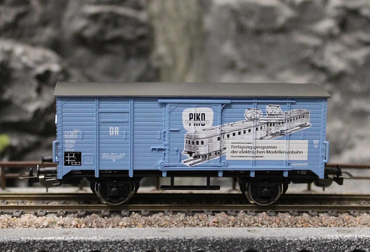 Piko 24502 Gedeckter Güterwagen G02 VEB PIKO DR - Spur H0 - Neu in OVP