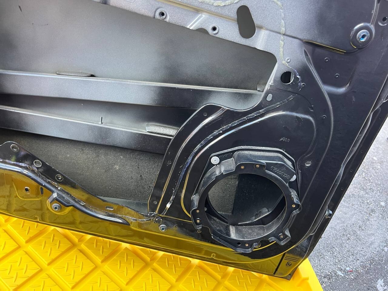 Maserati Ghibli REAR+LEFT Door shell P/N 670006728