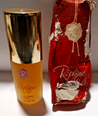 VINTAGE RAPHAEL REPLIQUE EAU DE TOILETTE SPRAY  1oz. VTG 90's DAM BOX