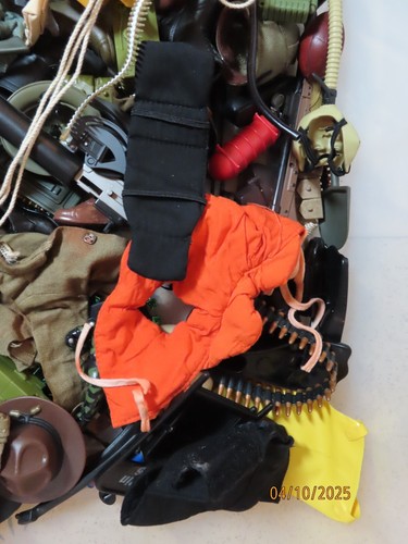 Huge lot of GI Joe 1:6 figures Jeep accessories clothes footlockers very cool - Picture 19 of 22