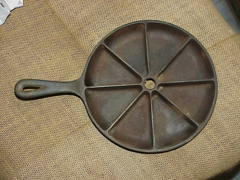 Vintage Lodge Cast Iron Cornbread skillet - 8 CB