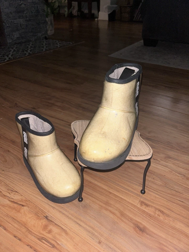 UGG Classic Clear Mini Boot. - Image 4 of 4