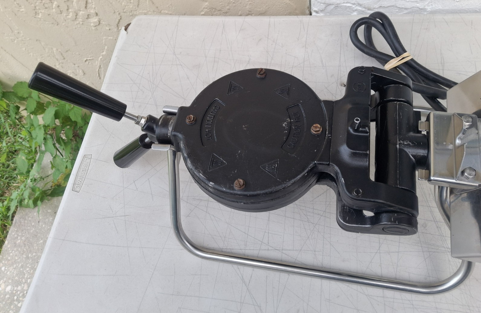 Golden Malted Carbon's Belgium Waffle Maker 120V Iron BakerModel RT-P commercial