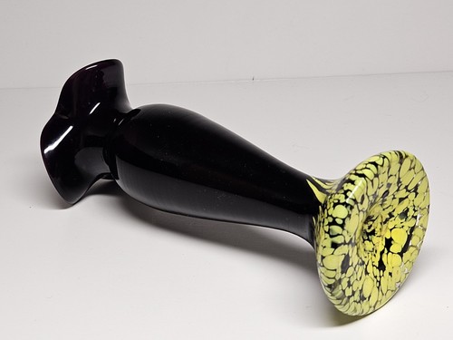 Beautiful Czechoslovakian Black Amethyst Art Glass Vase W/ Yellow Spatter C.1930 - Picture 4 of 9