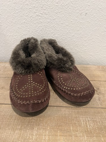 Lucky Brand Brown Suede Moccasin Slippers Studded Peace Sign Faux Fur Women’s 9
