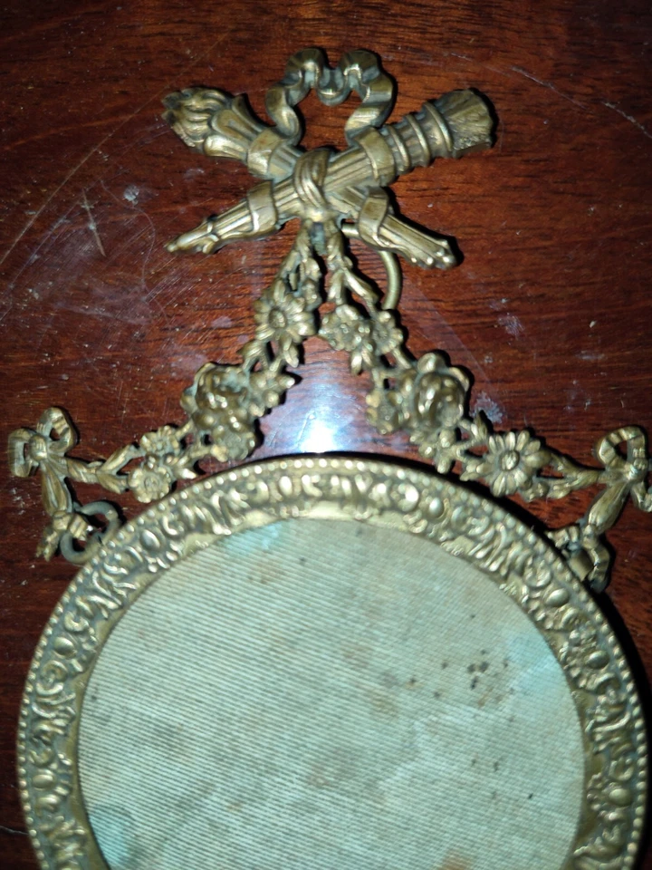 Ancien cadre porte photo en bronze doré de style Louis XVI médaillon - Photo 4/4
