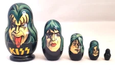 Kiss Russian Nesting Doll  Set Of 5  3 In Tall      5482