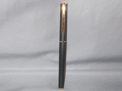 Sheaffer White Dot Matte Black with gold trim fountain pen--fine point