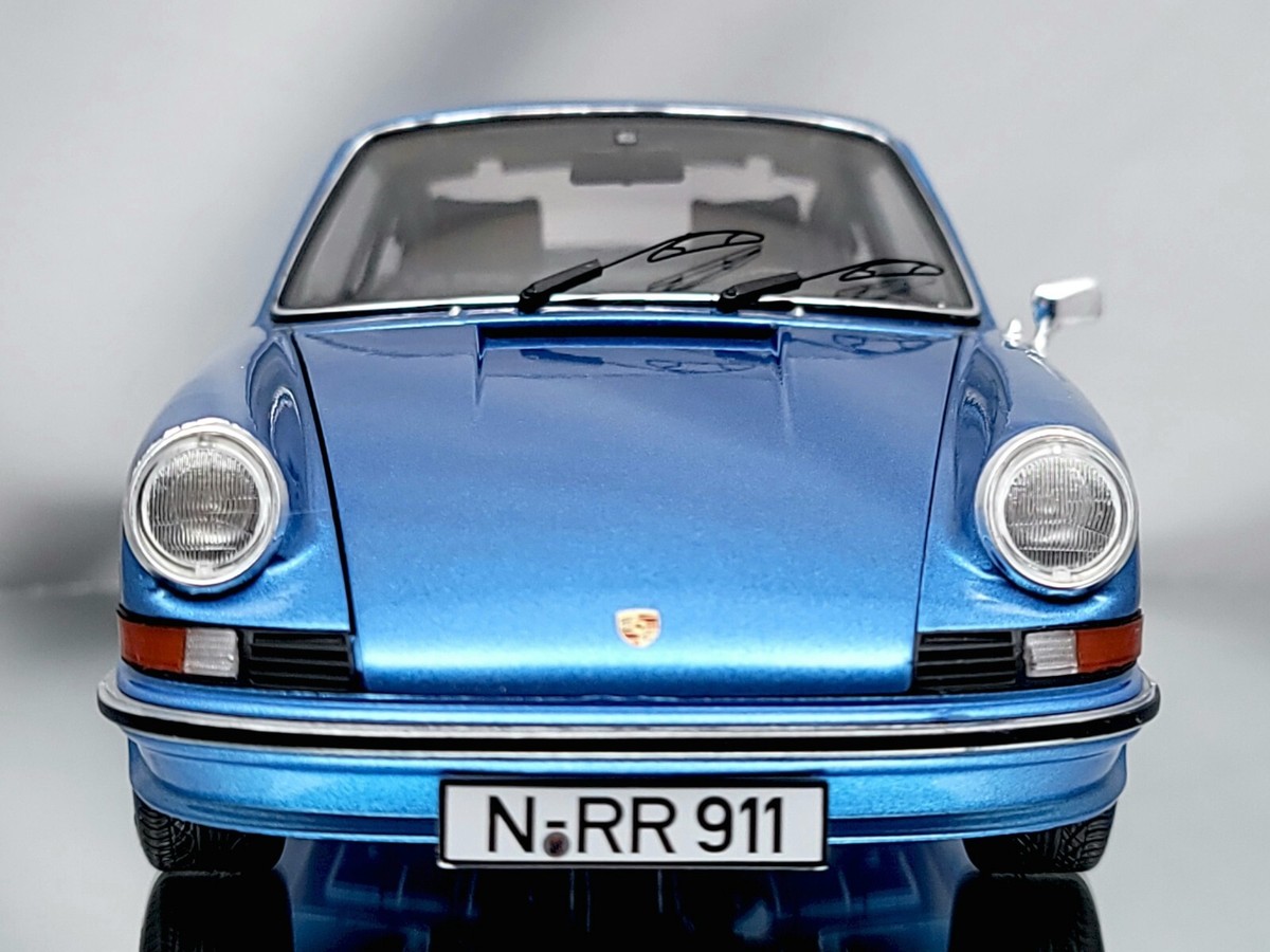 Schuco ポルシェ 911 カブリオレ マルティーニ 1:18 Schuco ポルシェ 911 カブリオレ マルティーニ 1:18 - メルカリ