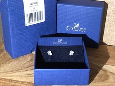 Boucles d'oreilles Swarovski 5205010 0,5 cm. Produit neuf avec emballage.
