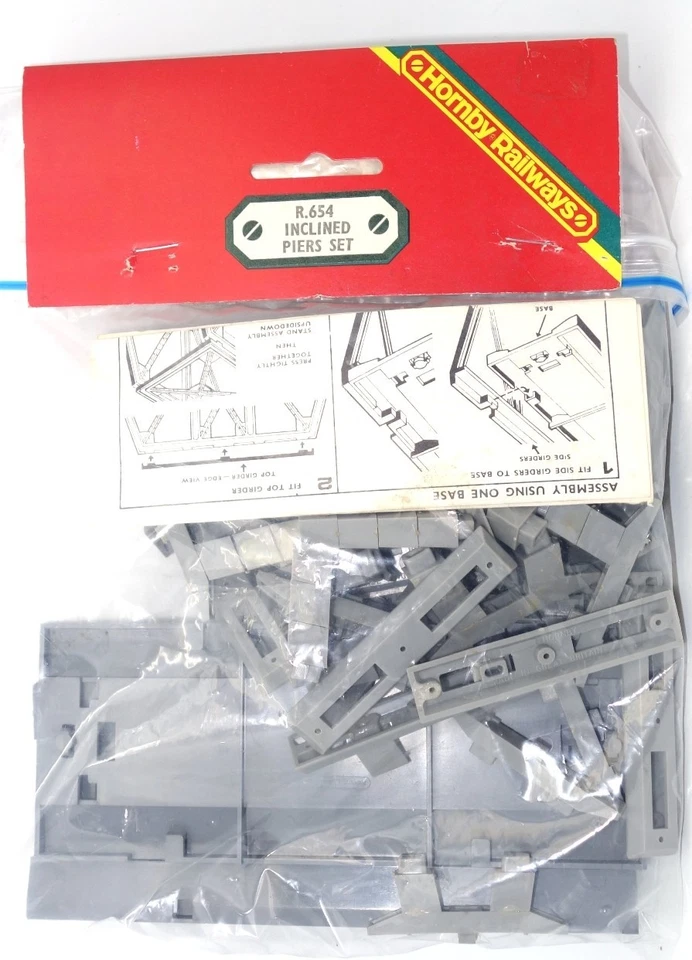 HORNBY NO. R.654 - 2 SETS OF INCLINED PIERS COMBINED INTO ONE BAG - Image 3 of 3