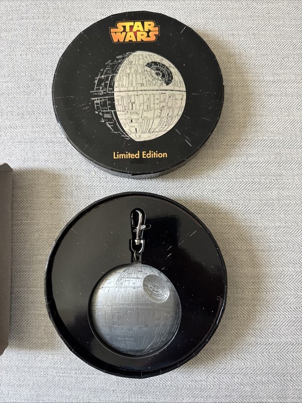Disney Star Wars Weekends Limited Edition Death Star Lanyard Medal