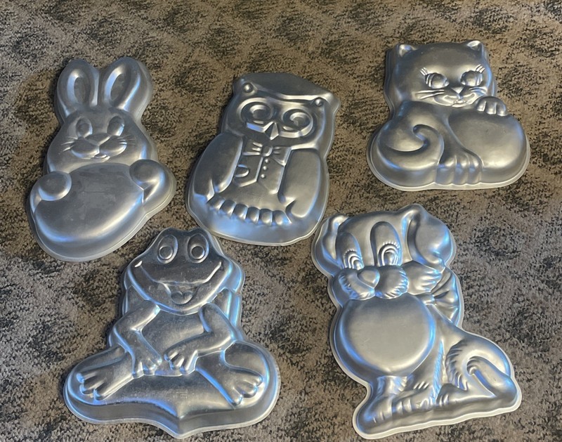 Lot of 5Vintage Wilton Cake Pans Animals FROG DOG Cat Bunny OWL 1979 Aluminum