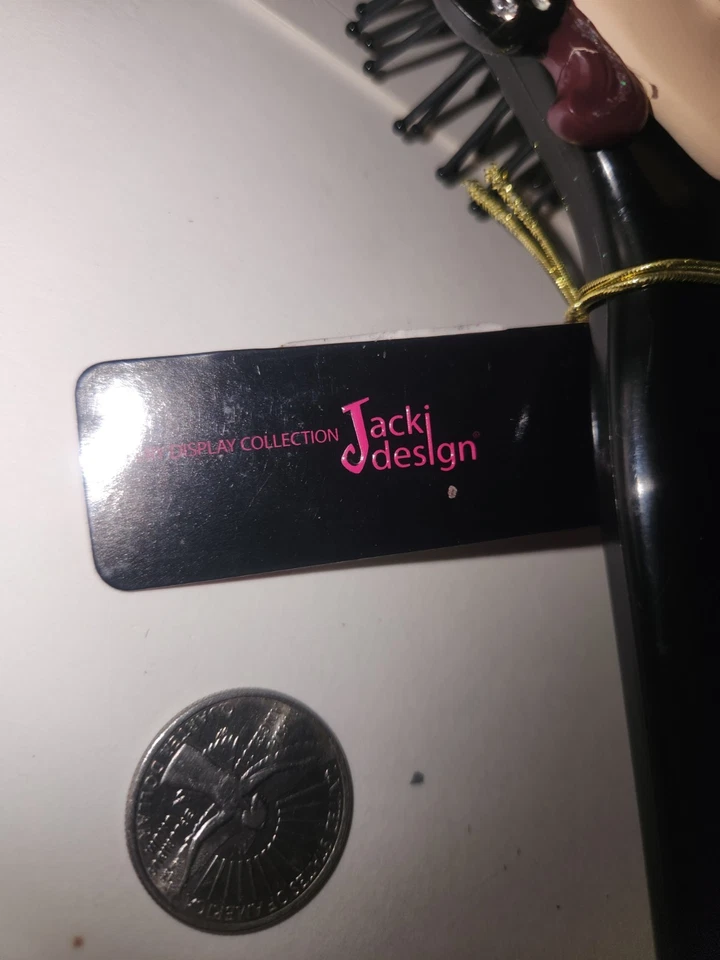 Jacki Design Collection Ювелирная Выставка Щетка для Волос Черный Бант Лицо Макияж Фигурка - Изображение 4 из 4