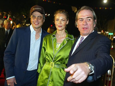 Benicio Del Toro Connie Nielsen Tommy Lee Jones pose premiere Hun- 2003 Photo 1