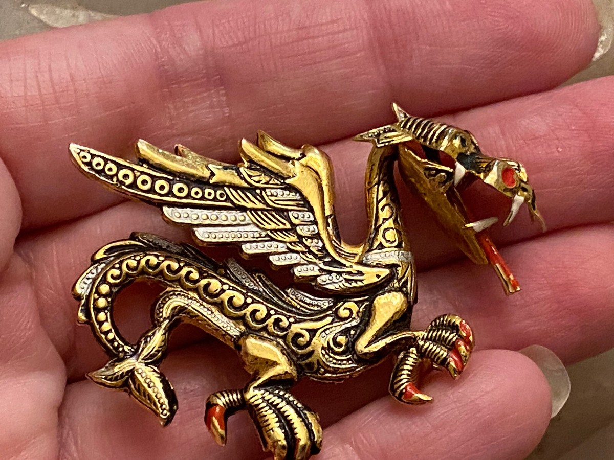 翡翠 アンティークビーズ 龍 ドラゴン 彫刻 vintage ブローチ h34 翡翠 アンティークビーズ 龍 ドラゴン 彫刻 vintage ブローチ h34