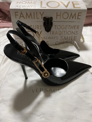 人気【VERSACE】レザー PIN-POINT サンダル Versace SAFETY PIN PATENT LEATHER SLING-BACK PUMPS. Size 39